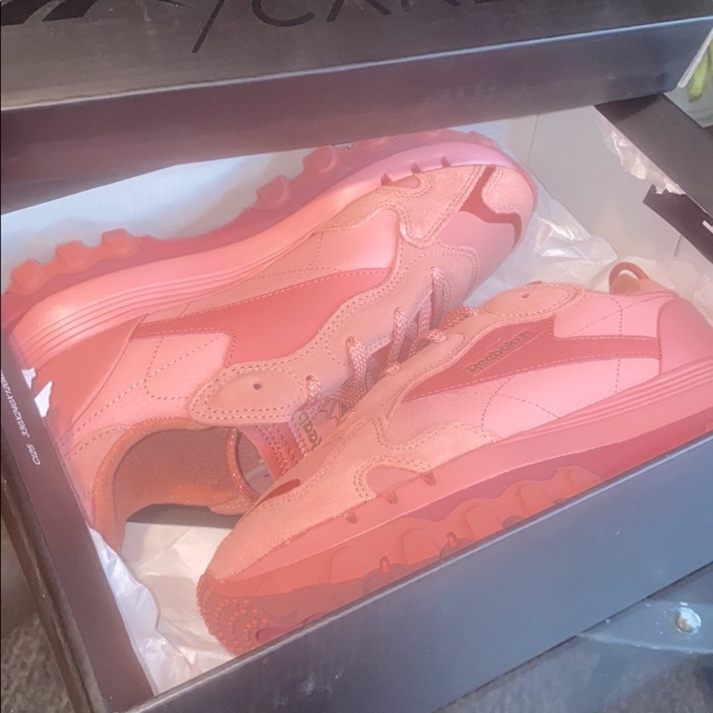 Shoes - Picture 4 of 5